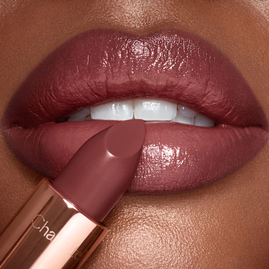 Charlotte Tilbury K.I.S.S.I.N.G Online